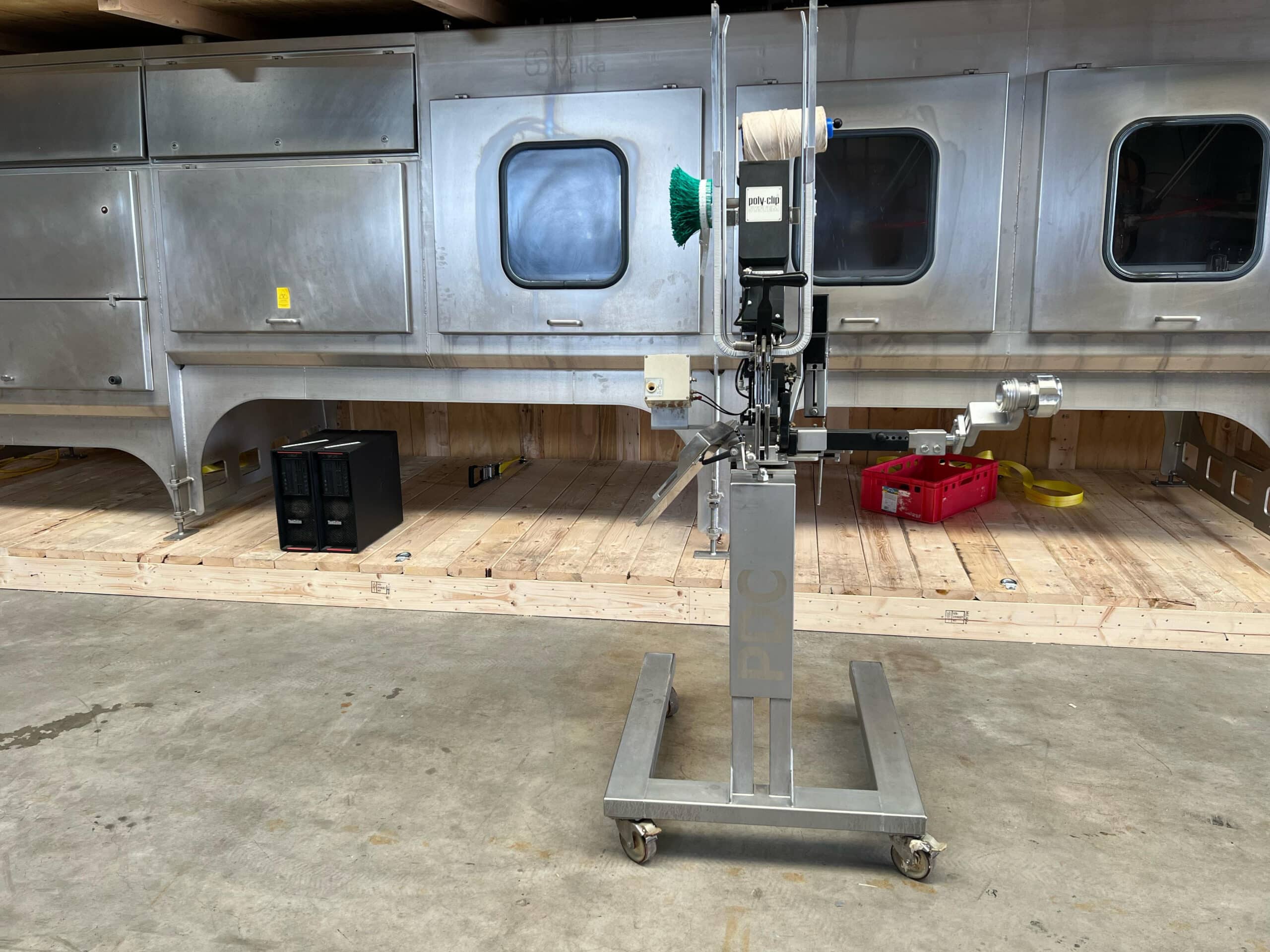 Poly-clip PDC 700 semi-automatic clipping machine