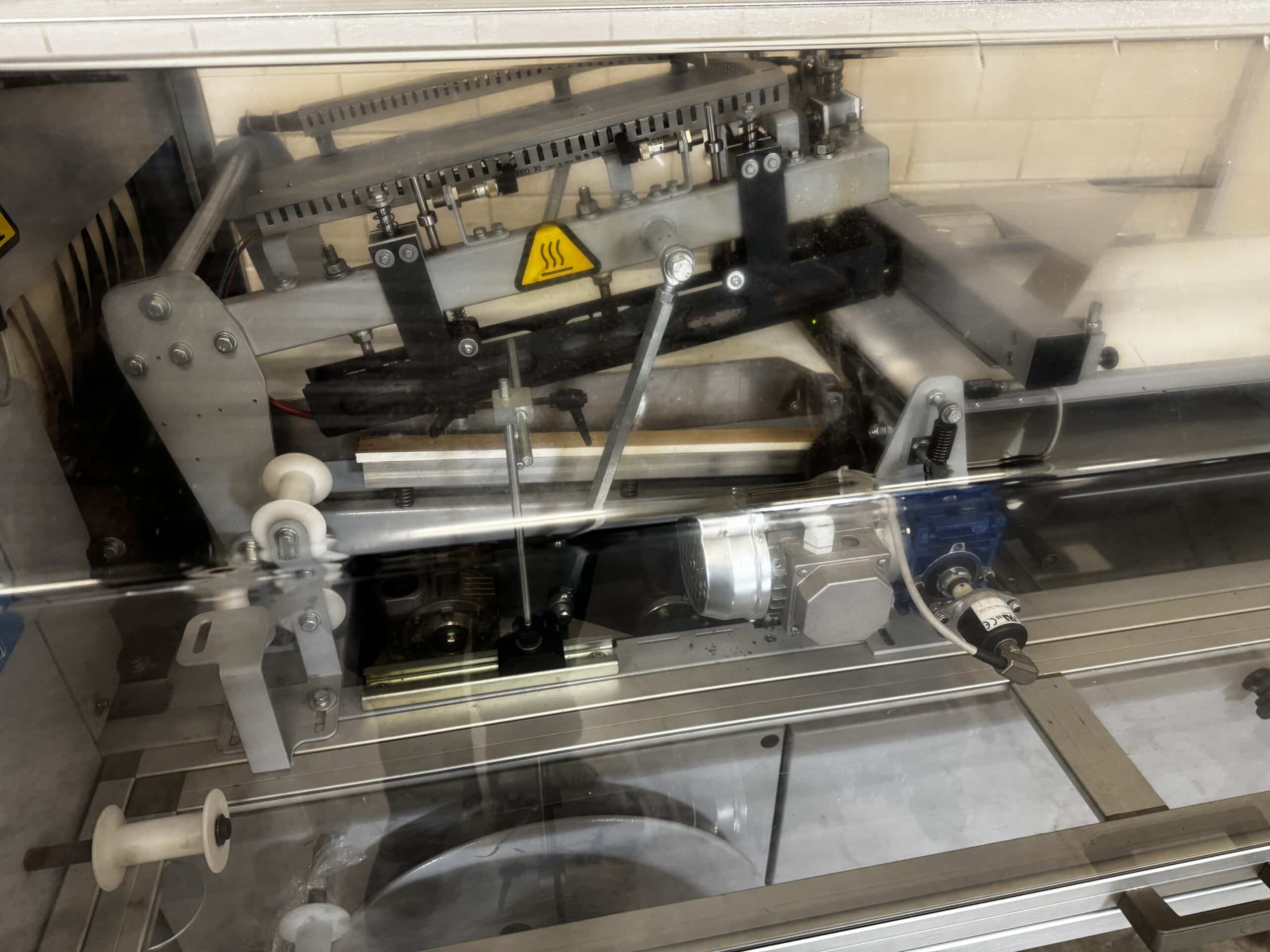 Maszyna do pakowania w folię termokurczliwą Robopac Athena Combi 5545 - obrazek 5
