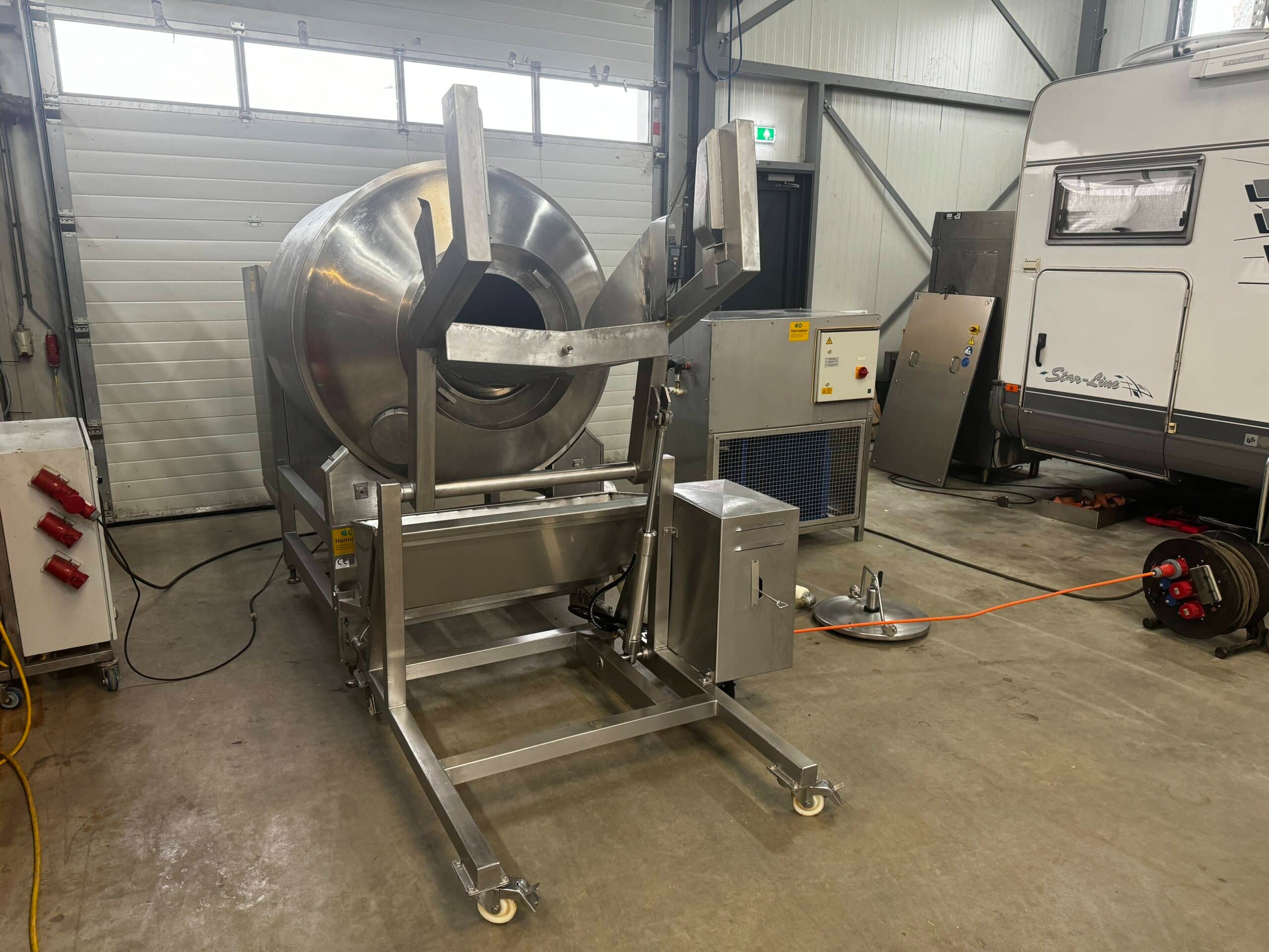 Vacuum tumbler with cooling and loading Henneken B4