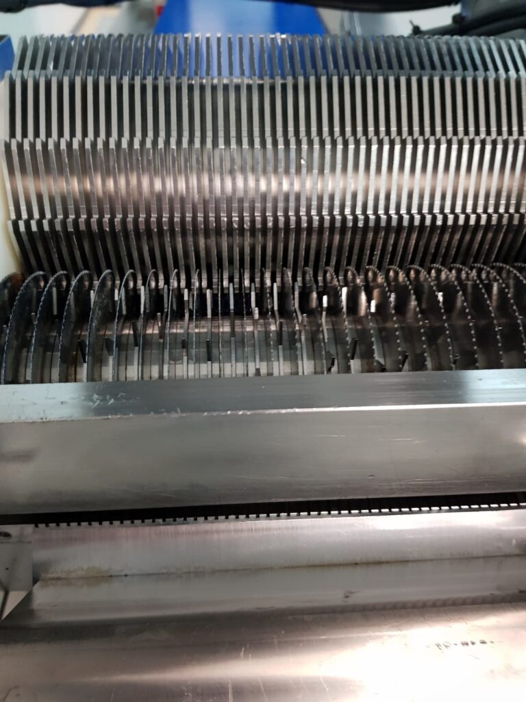 Cortadora con cinta alimentadora FAM Yuran - Imagen 4